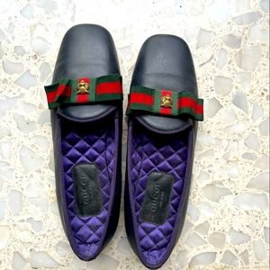 Gucci black leather loafers with bow